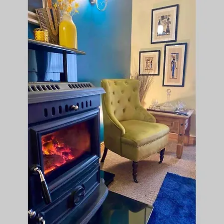 3 Bedroom House Located In Centre Of