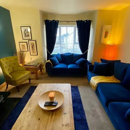 3 Bedroom House Located In Centre Of Semesterbostad *