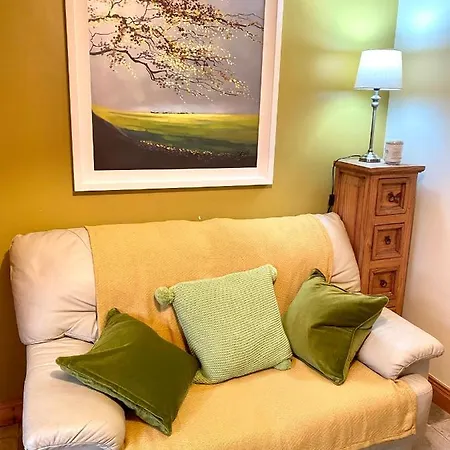 3 Bedroom House Located In Centre Of 別荘 *