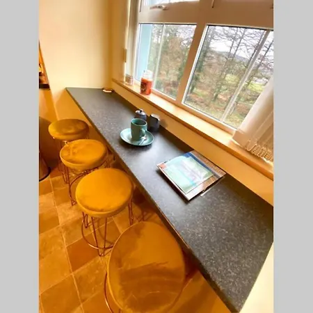 Holiday home 3 Bedroom House Located In Centre Of *