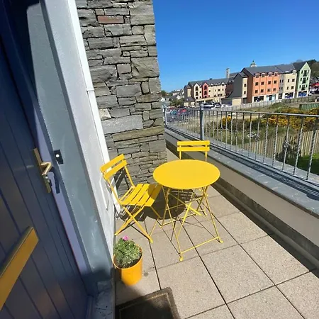 Holiday home 3 Bedroom House Located In Centre Of *