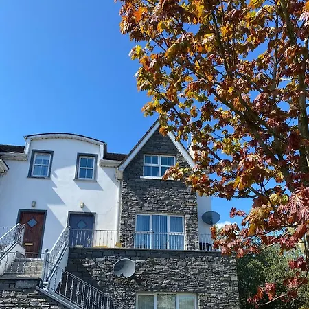 3 Bedroom House Located In Centre Of