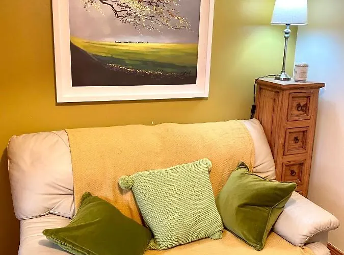 3 Bedroom House Located In Centre Of 別荘 *