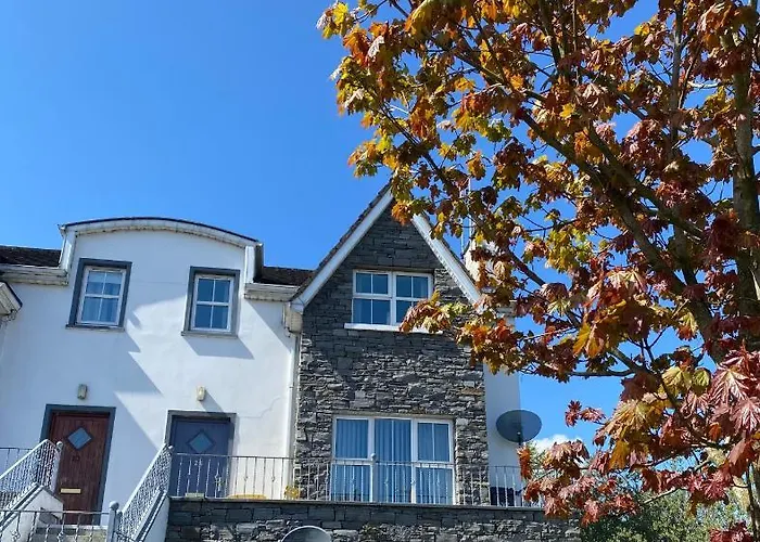 3 Bedroom House Located In Centre Of